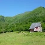 Les De La Forêt D'issaux Chalé *